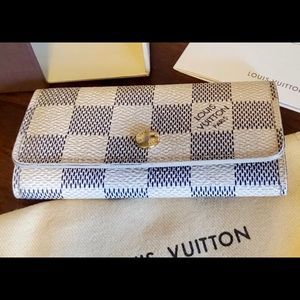 Authentic Louis Vuitton 4 Key Holder Damier Azur